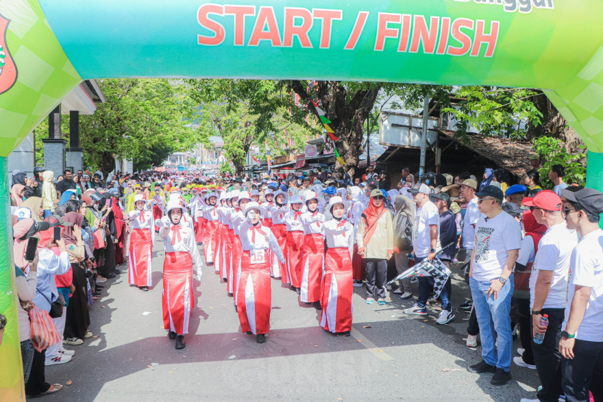 Hari Pertama Lomba Gerak Jalan Indah, 96 Regu SD Warnai Perayaan HUT RI ke-80 di Kabupaten Banggai